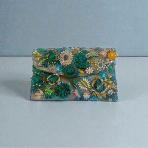 Embellished Floral Clutch/Crossbody!
